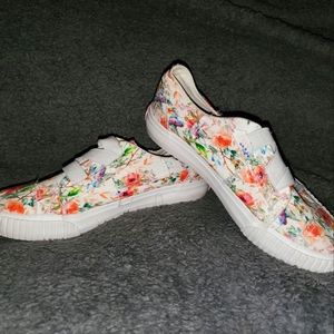 Girls Blowfish size 1